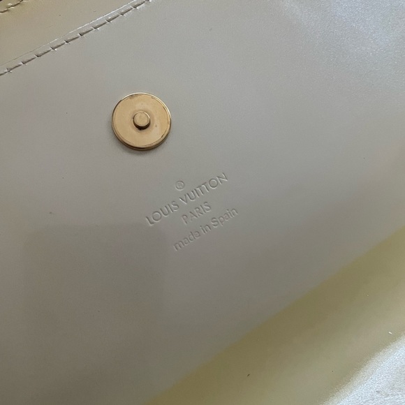 Louis Vuitton Yellow Vernis Sobe ClutchVGUC- PRICE DROPPED! - Picture 7 of 12